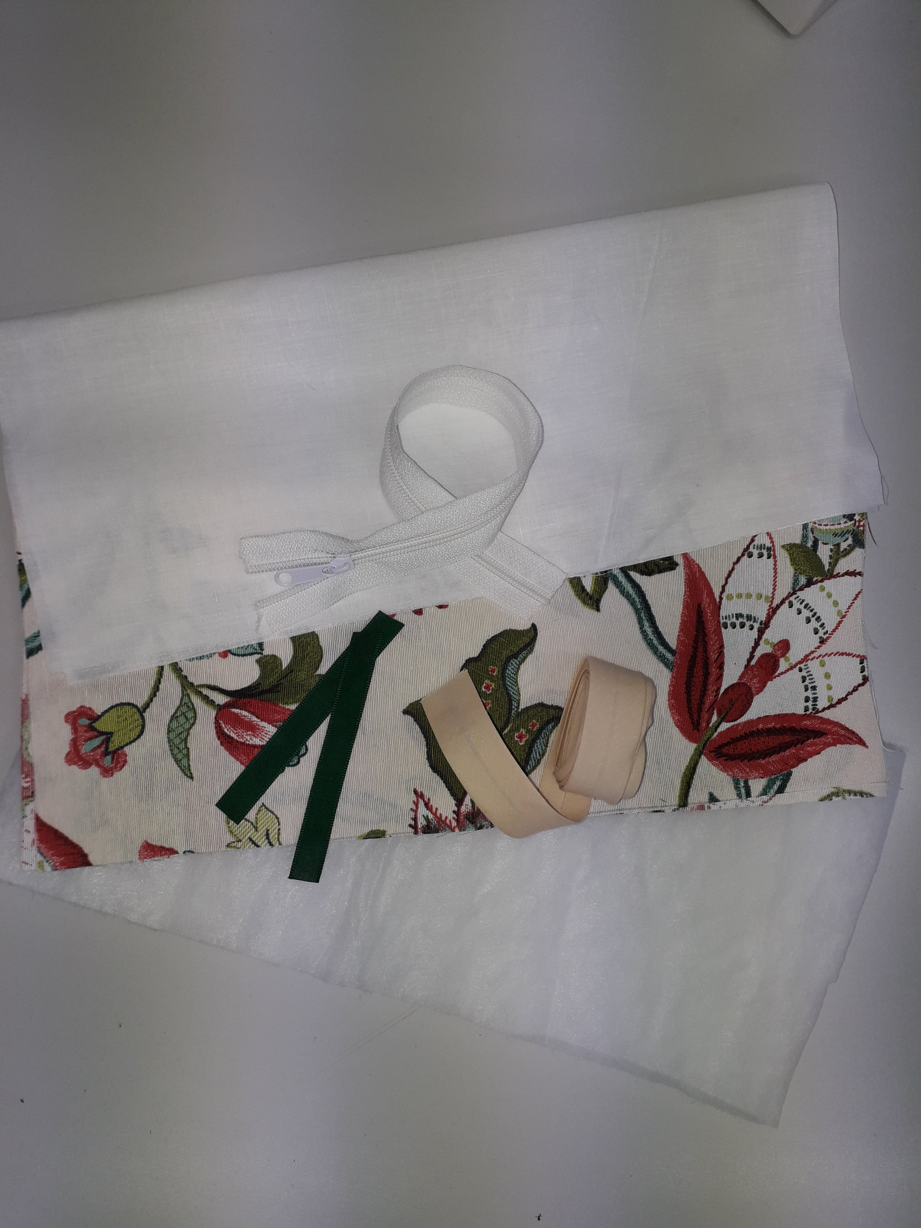 PADDED COSMETIC/ MAKE UP BAG - SEWING PDF PATTERNS AND INSTRUCTIONS