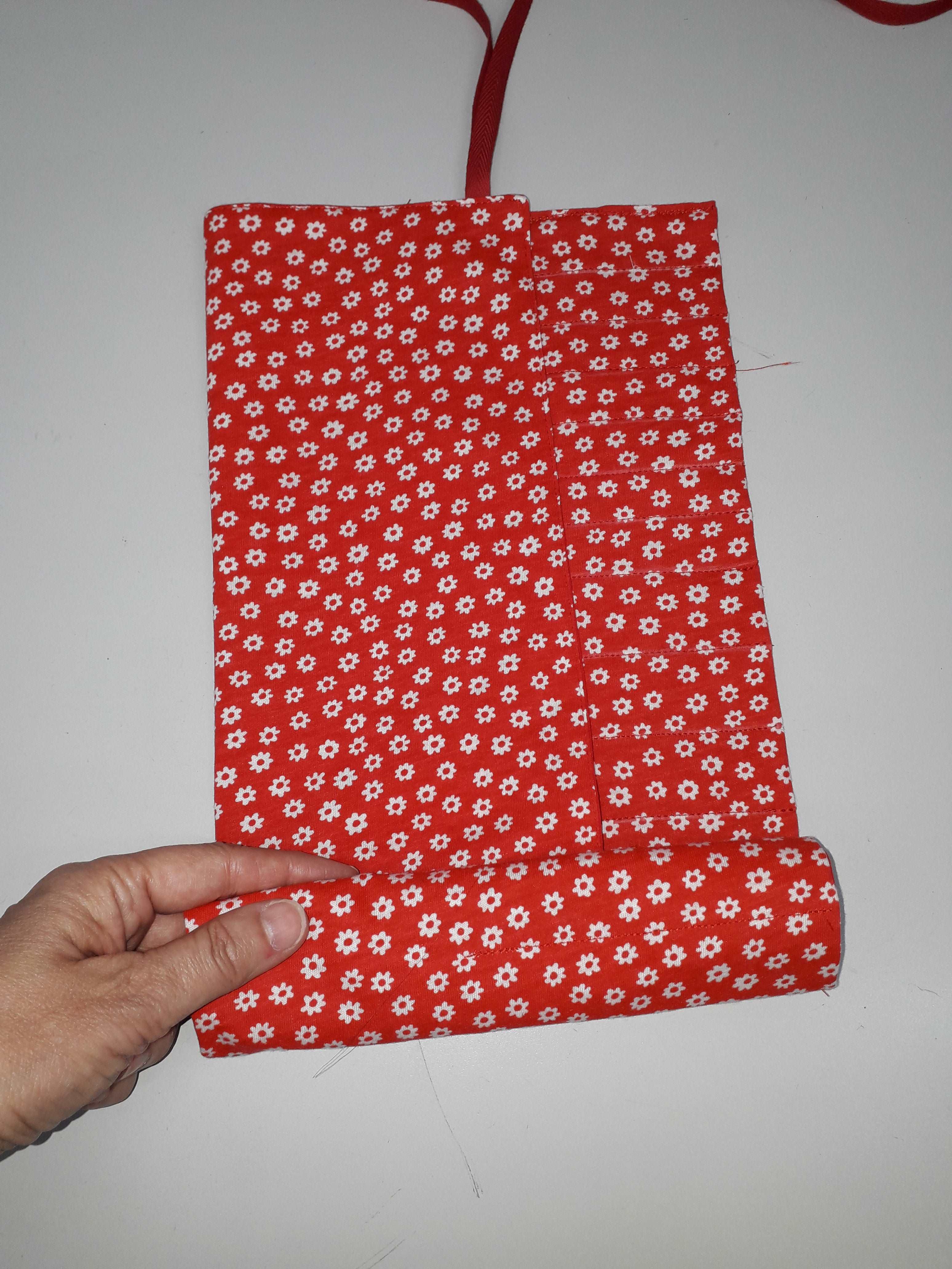 EASY ROLLUP MAKEUP BAG - SEWING PDF PATTERNS AND INSTRUCTIONS