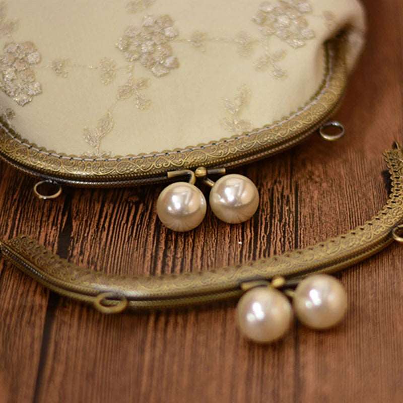 Metal Handle Frame Retro Pearl clasp